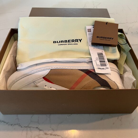 Burberry New Salmond Check Low Top Sneakers - Picture 3 of 12